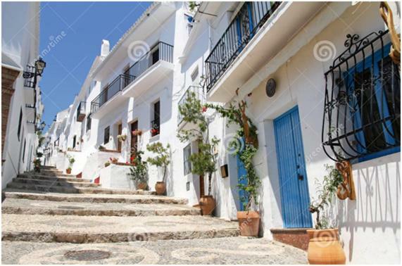 Apartamento Cala De Nerja-Lovely Kültér fotó